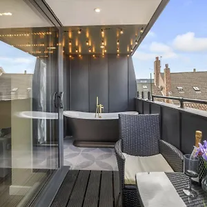 The Treehouse Apartment York